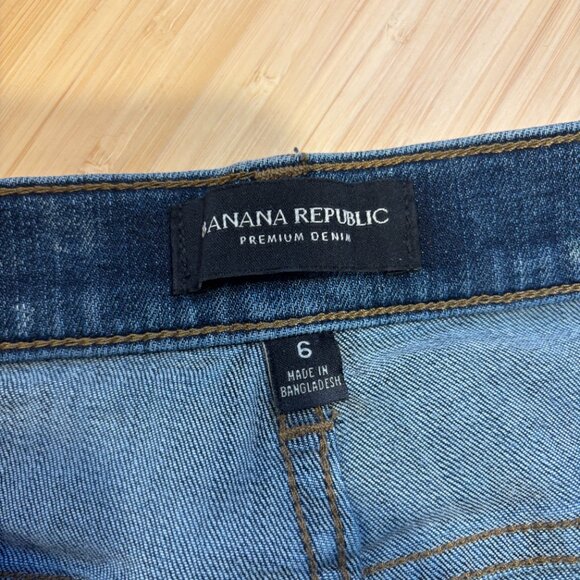 Banana Republic Women's Denim Shorts Cutoff Style Size 6 Classic, 3" inseam - Picture 3 of 9